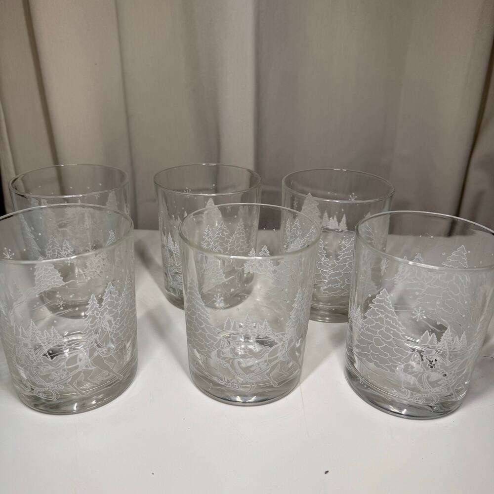 Vintage Avon Through The Woods Frosted Winter Sleigh Ride Low Ball Glasses EUC6